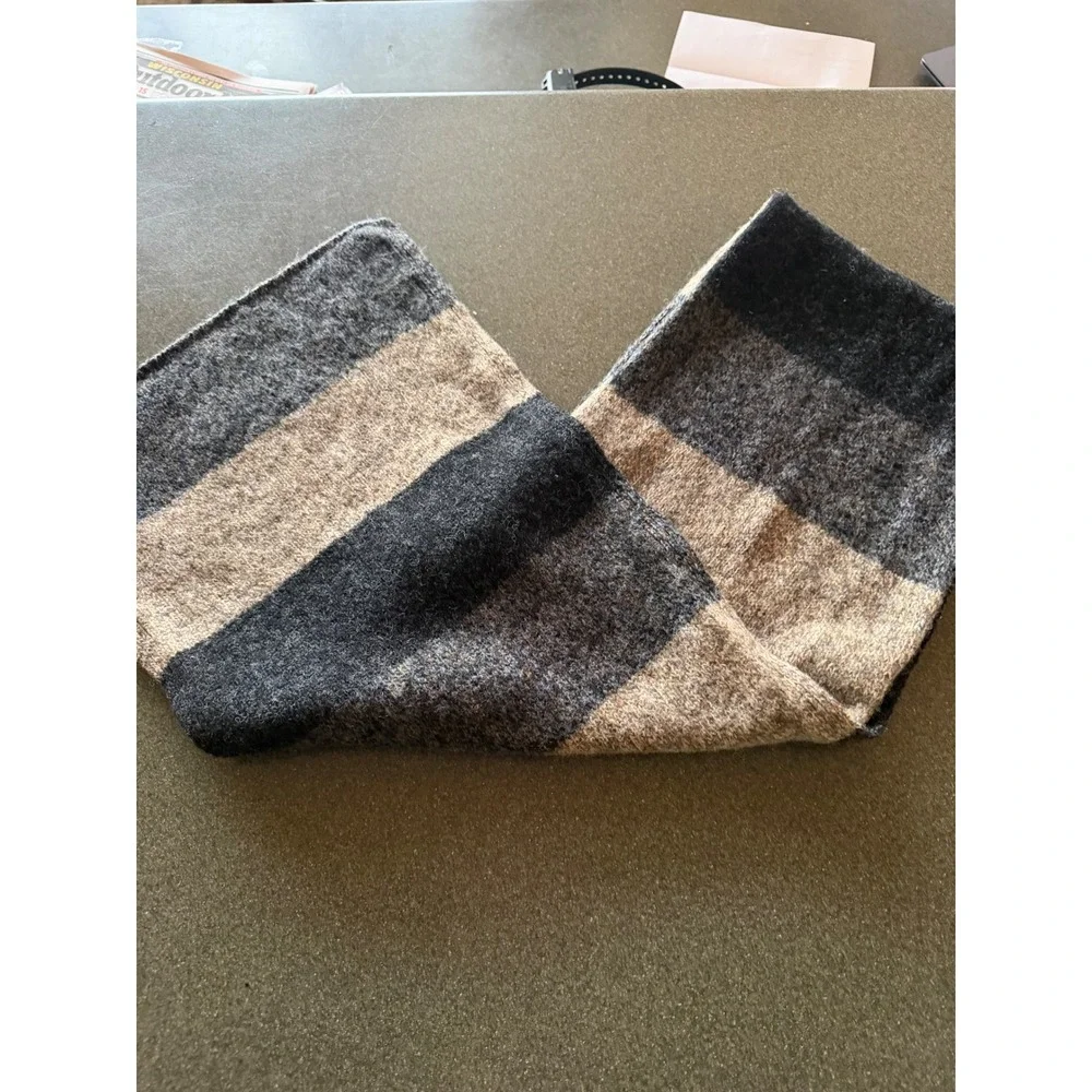 Pendleton Mens Striped Wool Scarf Grey Beige 100% Virgin Shetland Wool RN 23605